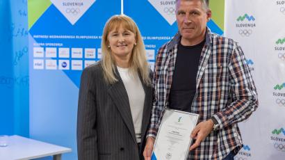 Pred. Gregor Hribar (desno) in podpredsednica OKS Katja Koren  
